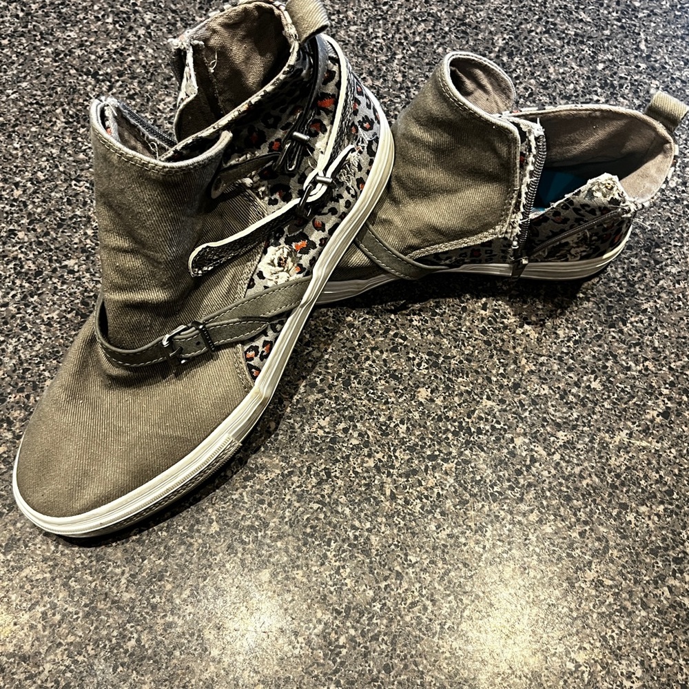 Trendy Women's High-Top Sneakers with Leopard Accents